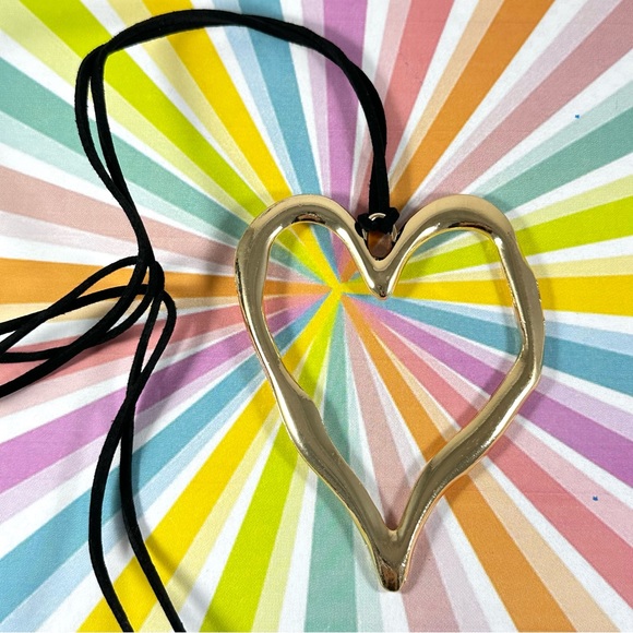 Large gold-tone Freeform heart necklace on a black faux leather cord. - Picture 4 of 7